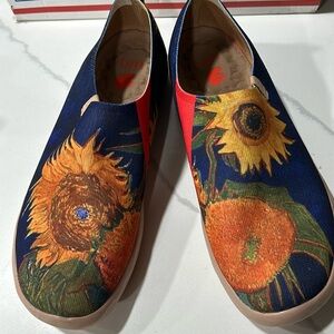 Uin men’s travel shoes size 10 sunflowers